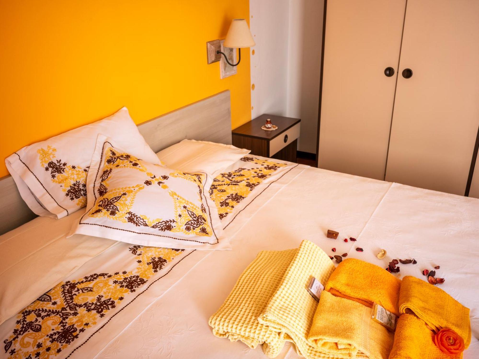 B&B La Vittoria Кроне Экстерьер фото